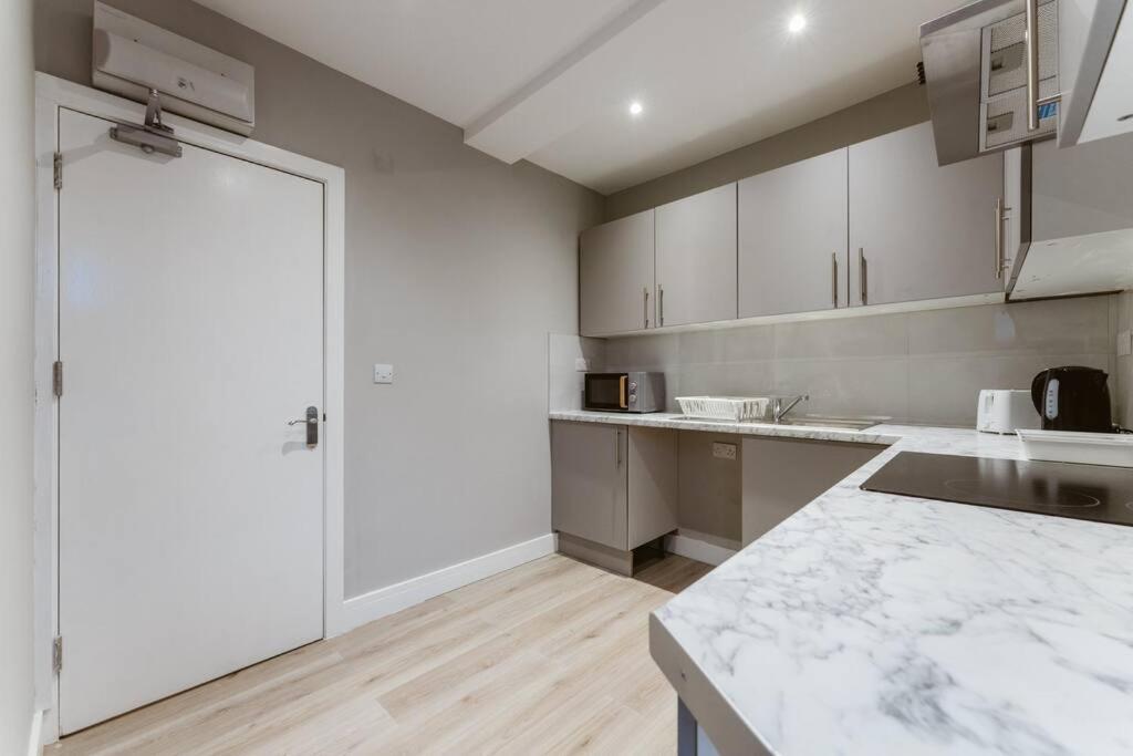 Charming Central London Kitchenette - Your Ideal Stay In The Heart Of The City ภายนอก รูปภาพ